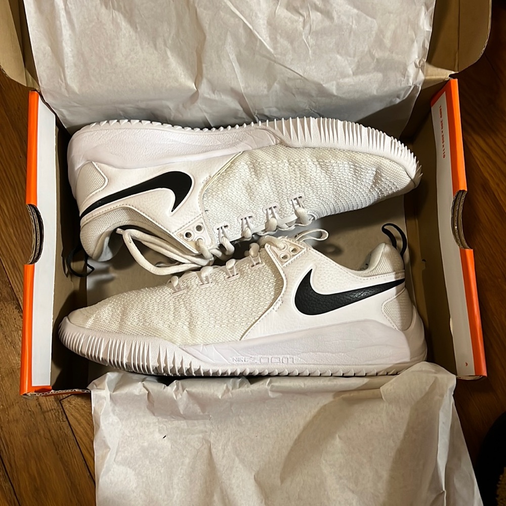Nike- Women’s Zoom HyperAce 2 Volleyball Shoes